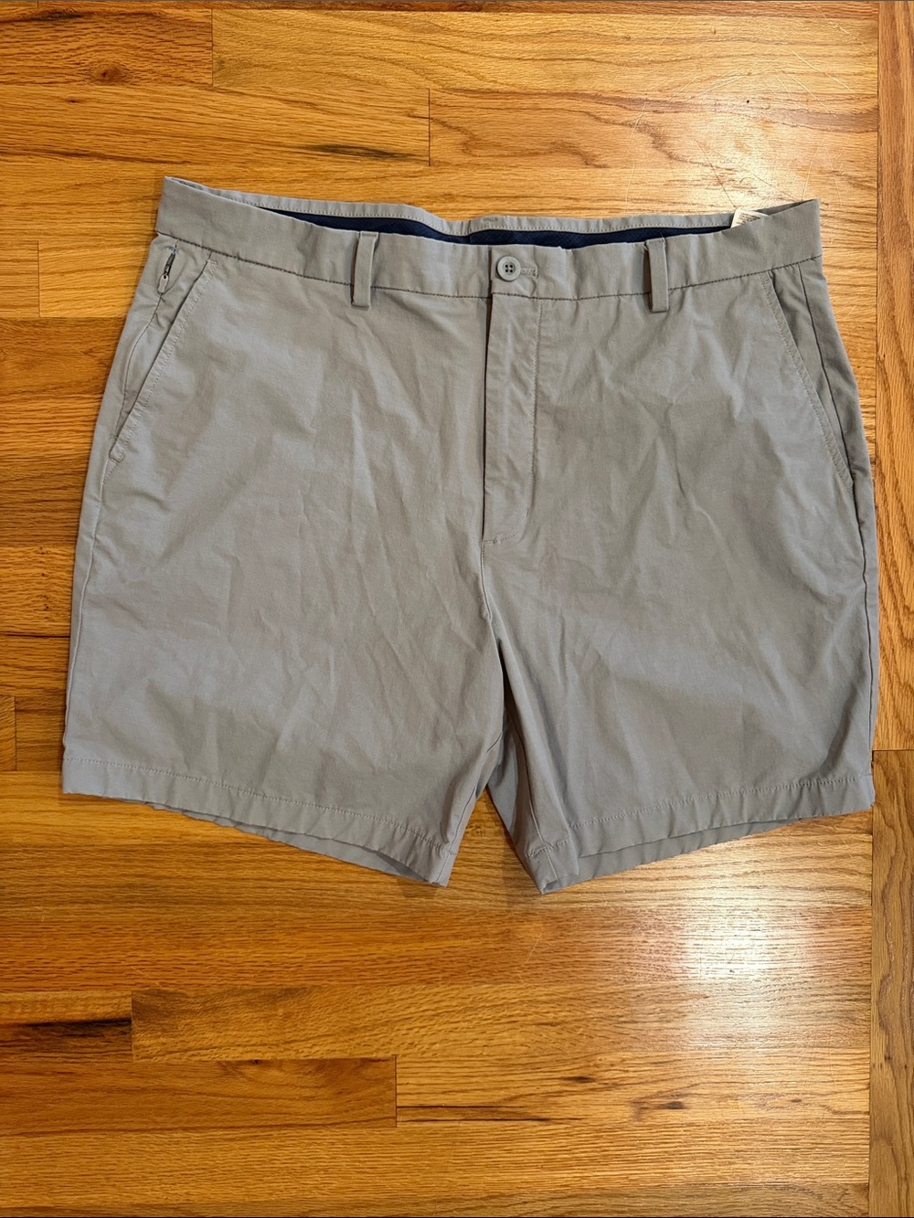 Vineyard Vines Men's OTC Light Grey Flat Front Shorts 38/ 7 inch